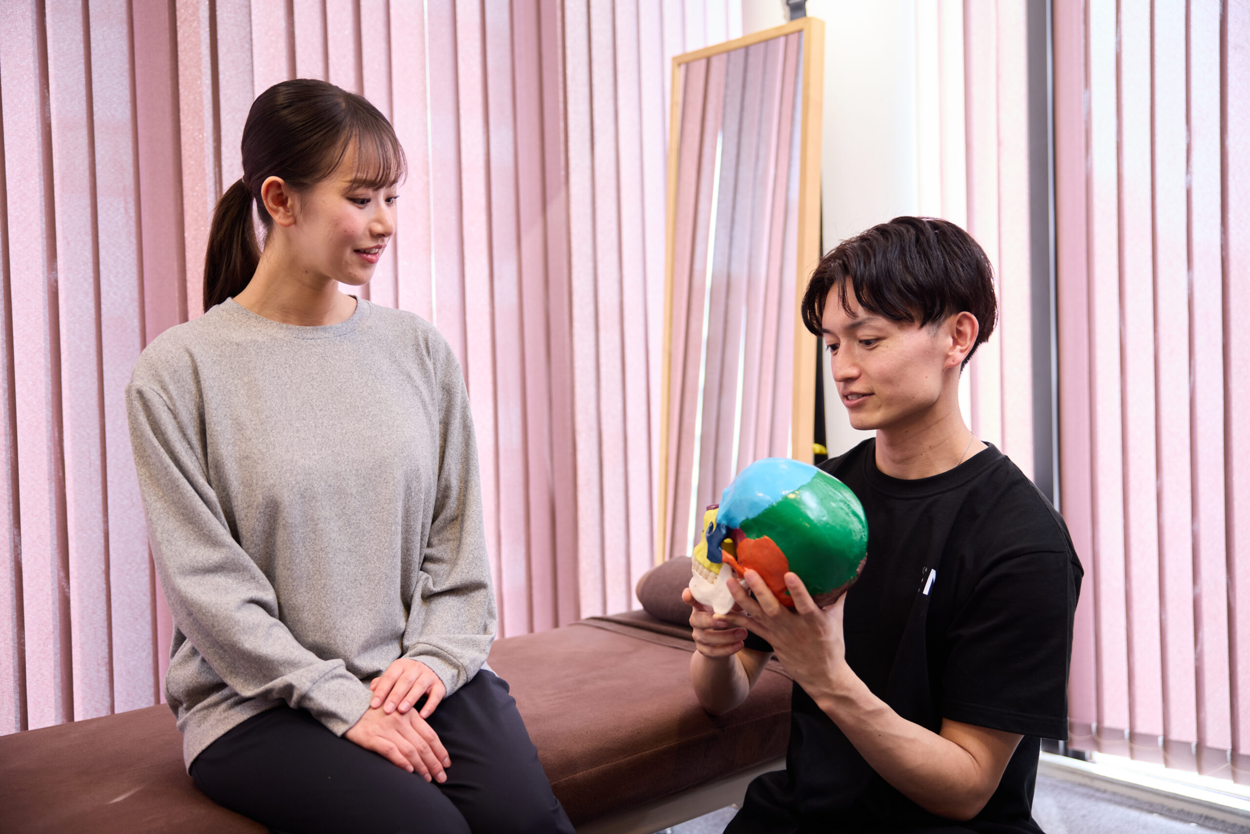 顔の歪みと側弯症は関係ある？仕組みと改善ポイントを解説！