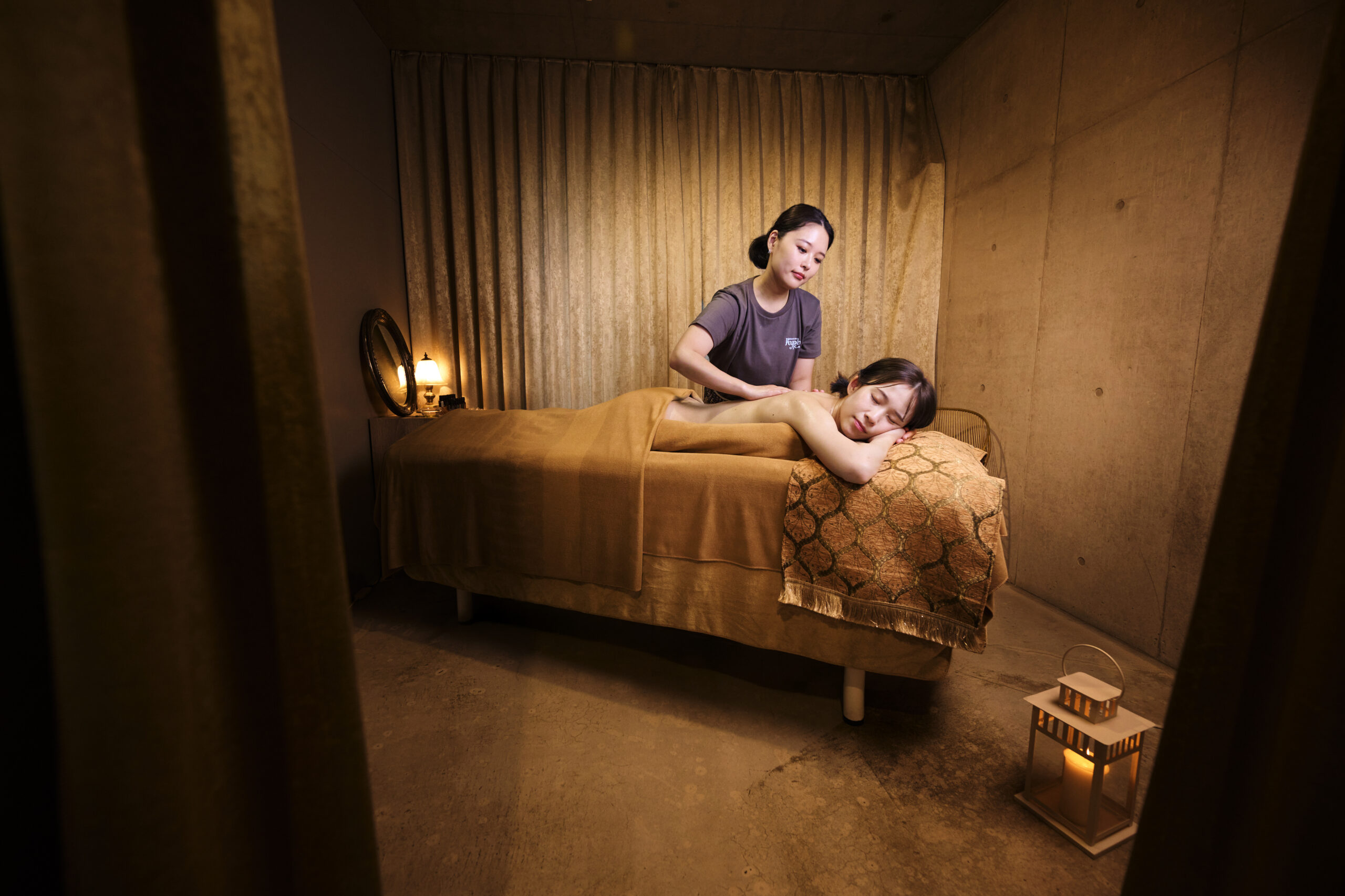 アロママッサージでしっとり肌を育てる方法