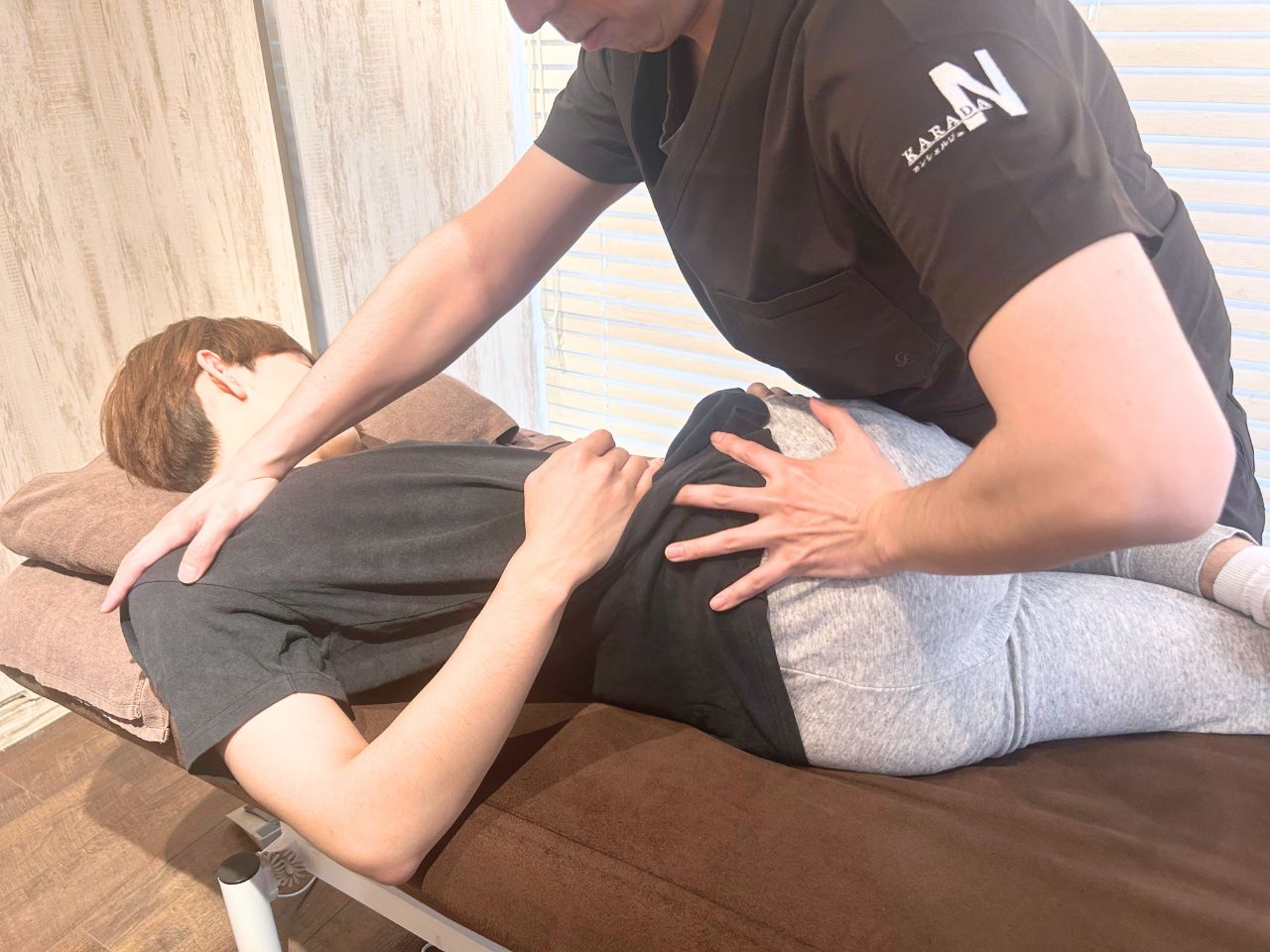 【同じ場所ばかり疲れる原因とは？】目黒の美容整体サロンが教える整体×小顔矯正で全身から整えるケア